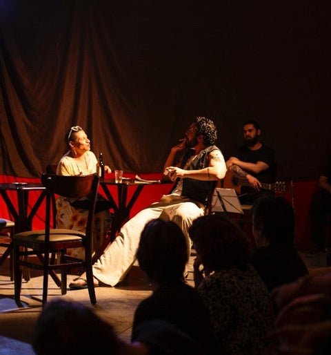 Entre Bordéis, Moda e Palcos