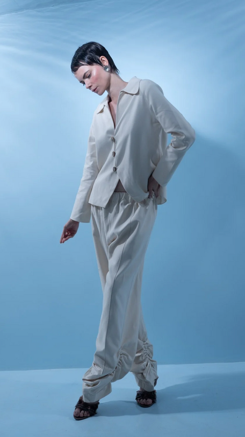 Camisa Búzios — Unissex com Fechamento em Búzios Naturais